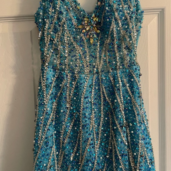 Beautiful beaded and sequin prom dress size 4. - Picture 6 of 6